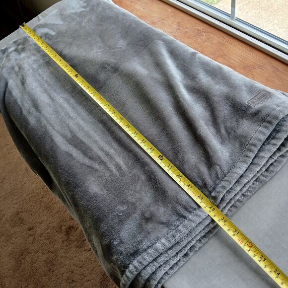 Columbia Super Soft Plush Throw Blanket Boulder dark gray 50 x 60 inches grey - Picture 9 of 13